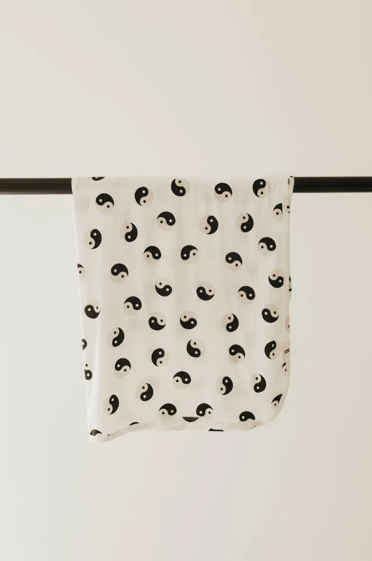 Bamboo Swaddle | Black & White Yin Yang