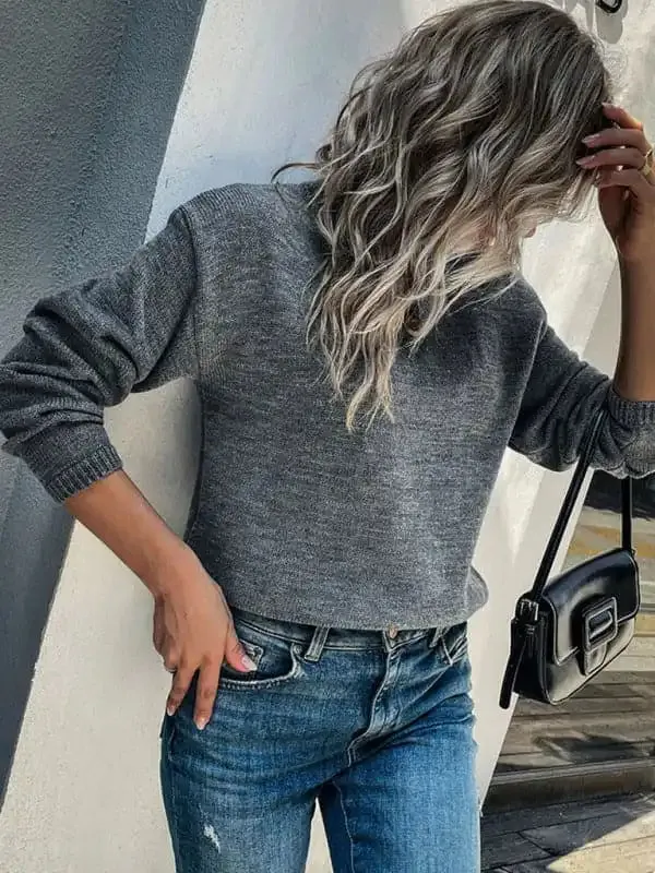 Women’s Classic Knit Sweater With Ribbed Hem Line